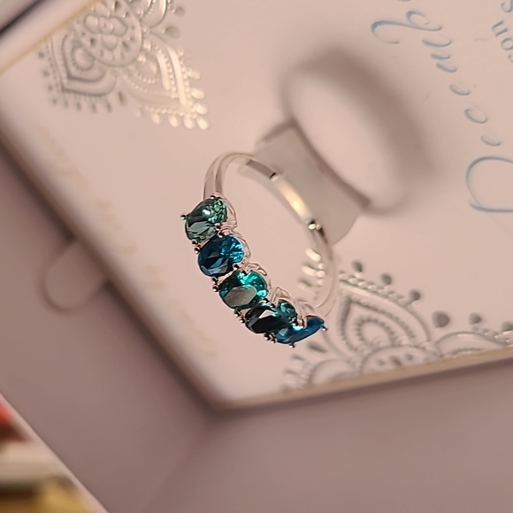 GEMS BY CITY LUXE BLUE ZIRCON ADJUSTABLE FINE SILVER PLATED RING - Picture 4 of 12